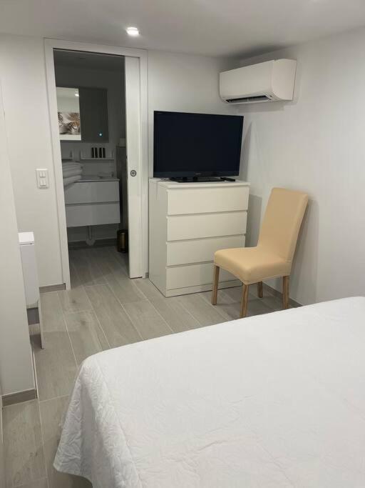 Grand Studio Neuf A 50 M Du Port Сен-Тропе Экстерьер фото