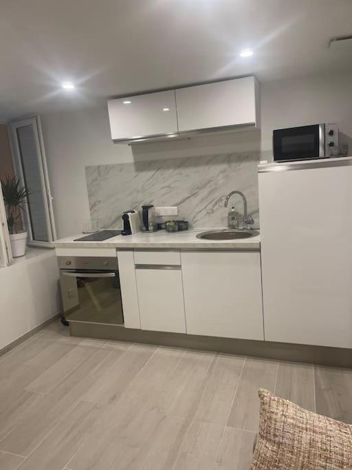 Grand Studio Neuf A 50 M Du Port Сен-Тропе Экстерьер фото