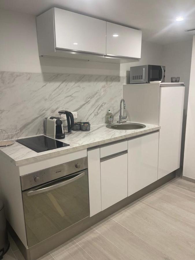 Grand Studio Neuf A 50 M Du Port Сен-Тропе Экстерьер фото